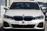 BMW 3シリーズ 320i Mｽﾎﾟｰﾂ ﾊｲﾗｲﾝ ｺﾝﾌｫｰﾄP 1ｵｰﾅ ﾋｰﾀｰ黒革 ﾗﾝﾊﾞｰｻﾎﾟｰﾄ ｵﾌﾟｼｮﾝ19AW 電動ﾄﾗﾝｸ Hifiｽﾋﾟｰｶｰ HUD 真珠色 BMWﾗｲﾌﾞｺｯｸﾋﾟｯﾄ 置くだけ充電 LEDﾍｯﾄﾞﾗｲﾄ ｱﾝﾋﾞｴﾝﾄﾗｲﾄ 追従ACC ｽﾃｱﾘﾝｸﾞｻﾎﾟｰﾄ ｱｯﾌﾟﾙｶｰﾌﾟﾚｲ ﾀｯﾁ画面ﾅﾋﾞ2年保証
