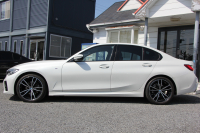 BMW 3シリーズ 320i Mｽﾎﾟｰﾂ ﾊｲﾗｲﾝ ｺﾝﾌｫｰﾄP 1ｵｰﾅ ﾋｰﾀｰ黒革 ﾗﾝﾊﾞｰｻﾎﾟｰﾄ ｵﾌﾟｼｮﾝ19AW 電動ﾄﾗﾝｸ Hifiｽﾋﾟｰｶｰ HUD 真珠色 BMWﾗｲﾌﾞｺｯｸﾋﾟｯﾄ 置くだけ充電 LEDﾍｯﾄﾞﾗｲﾄ ｱﾝﾋﾞｴﾝﾄﾗｲﾄ 追従ACC ｽﾃｱﾘﾝｸﾞｻﾎﾟｰﾄ ｱｯﾌﾟﾙｶｰﾌﾟﾚｲ ﾀｯﾁ画面ﾅﾋﾞ2年保証