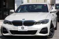BMW 3シリーズ 320i Mｽﾎﾟｰﾂ ﾊｲﾗｲﾝ ｺﾝﾌｫｰﾄP 1ｵｰﾅ ﾋｰﾀｰ黒革 ﾗﾝﾊﾞｰｻﾎﾟｰﾄ ｵﾌﾟｼｮﾝ19AW 電動ﾄﾗﾝｸ Hifiｽﾋﾟｰｶｰ HUD 真珠色 BMWﾗｲﾌﾞｺｯｸﾋﾟｯﾄ 置くだけ充電 LEDﾍｯﾄﾞﾗｲﾄ ｱﾝﾋﾞｴﾝﾄﾗｲﾄ 追従ACC ｽﾃｱﾘﾝｸﾞｻﾎﾟｰﾄ ｱｯﾌﾟﾙｶｰﾌﾟﾚｲ ﾀｯﾁ画面ﾅﾋﾞ2年保証