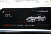 BMW 3シリーズ 320i Mｽﾎﾟｰﾂ ﾊｲﾗｲﾝ ｺﾝﾌｫｰﾄP 1ｵｰﾅ ﾋｰﾀｰ黒革 ﾗﾝﾊﾞｰｻﾎﾟｰﾄ ｵﾌﾟｼｮﾝ19AW 電動ﾄﾗﾝｸ Hifiｽﾋﾟｰｶｰ HUD 真珠色 BMWﾗｲﾌﾞｺｯｸﾋﾟｯﾄ 置くだけ充電 LEDﾍｯﾄﾞﾗｲﾄ ｱﾝﾋﾞｴﾝﾄﾗｲﾄ 追従ACC ｽﾃｱﾘﾝｸﾞｻﾎﾟｰﾄ ｱｯﾌﾟﾙｶｰﾌﾟﾚｲ ﾀｯﾁ画面ﾅﾋﾞ2年保証