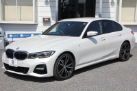 BMW 3シリーズ 320i Mｽﾎﾟｰﾂ ﾊｲﾗｲﾝ ｺﾝﾌｫｰﾄP 1ｵｰﾅ ﾋｰﾀｰ黒革 ﾗﾝﾊﾞｰｻﾎﾟｰﾄ ｵﾌﾟｼｮﾝ19AW 電動ﾄﾗﾝｸ Hifiｽﾋﾟｰｶｰ HUD 真珠色 BMWﾗｲﾌﾞｺｯｸﾋﾟｯﾄ 置くだけ充電 LEDﾍｯﾄﾞﾗｲﾄ ｱﾝﾋﾞｴﾝﾄﾗｲﾄ 追従ACC ｽﾃｱﾘﾝｸﾞｻﾎﾟｰﾄ ｱｯﾌﾟﾙｶｰﾌﾟﾚｲ ﾀｯﾁ画面ﾅﾋﾞ2年保証