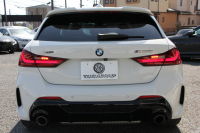 BMW 1シリーズ M135i Xdrive ﾃﾞﾋﾞｭｰP 4WD ﾊﾟﾉﾗﾏｻﾝﾙｰﾌ ﾋｰﾀｰ黒革 Mｽﾎﾟｰﾂｼｰﾄ ｵﾌﾟｼｮﾝ18AW 306馬力 ｱﾀﾞﾌﾟﾃｨﾌﾞｻｽ Mｼｰﾄﾍﾞﾙﾄ ｺﾝﾌｫｰﾄP ﾗｲﾌﾞｺｯｸﾋﾟｯﾄ 追ACC 電動ﾄﾗﾝｸ ｱｯﾌﾟﾙｶｰﾌﾟﾚｲ 純正ﾅﾋﾞPｱｼｽﾄ LEDﾍｯﾄﾞﾗｲﾄ 衝突軽減ﾌﾞﾚｰｷ 2年保証