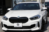 BMW 1シリーズ M135i Xdrive ﾃﾞﾋﾞｭｰP 4WD ﾊﾟﾉﾗﾏｻﾝﾙｰﾌ ﾋｰﾀｰ黒革 Mｽﾎﾟｰﾂｼｰﾄ ｵﾌﾟｼｮﾝ18AW 306馬力 ｱﾀﾞﾌﾟﾃｨﾌﾞｻｽ Mｼｰﾄﾍﾞﾙﾄ ｺﾝﾌｫｰﾄP ﾗｲﾌﾞｺｯｸﾋﾟｯﾄ 追ACC 電動ﾄﾗﾝｸ ｱｯﾌﾟﾙｶｰﾌﾟﾚｲ 純正ﾅﾋﾞPｱｼｽﾄ LEDﾍｯﾄﾞﾗｲﾄ 衝突軽減ﾌﾞﾚｰｷ 2年保証