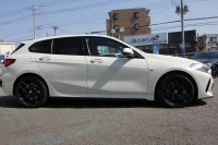 BMW 1シリーズ M135i Xdrive ﾃﾞﾋﾞｭｰP 4WD ﾊﾟﾉﾗﾏｻﾝﾙｰﾌ ﾋｰﾀｰ黒革 Mｽﾎﾟｰﾂｼｰﾄ ｵﾌﾟｼｮﾝ18AW 306馬力 ｱﾀﾞﾌﾟﾃｨﾌﾞｻｽ Mｼｰﾄﾍﾞﾙﾄ ｺﾝﾌｫｰﾄP ﾗｲﾌﾞｺｯｸﾋﾟｯﾄ 追ACC 電動ﾄﾗﾝｸ ｱｯﾌﾟﾙｶｰﾌﾟﾚｲ 純正ﾅﾋﾞPｱｼｽﾄ LEDﾍｯﾄﾞﾗｲﾄ 衝突軽減ﾌﾞﾚｰｷ 2年保証