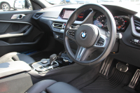 BMW 1シリーズ M135i Xdrive ﾃﾞﾋﾞｭｰP 4WD ﾊﾟﾉﾗﾏｻﾝﾙｰﾌ ﾋｰﾀｰ黒革 Mｽﾎﾟｰﾂｼｰﾄ ｵﾌﾟｼｮﾝ18AW 306馬力 ｱﾀﾞﾌﾟﾃｨﾌﾞｻｽ Mｼｰﾄﾍﾞﾙﾄ ｺﾝﾌｫｰﾄP ﾗｲﾌﾞｺｯｸﾋﾟｯﾄ 追ACC 電動ﾄﾗﾝｸ ｱｯﾌﾟﾙｶｰﾌﾟﾚｲ 純正ﾅﾋﾞPｱｼｽﾄ LEDﾍｯﾄﾞﾗｲﾄ 衝突軽減ﾌﾞﾚｰｷ 2年保証