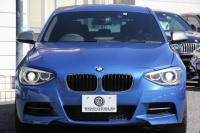 BMW 1シリーズ M135i ﾊﾟｰｷﾝｸﾞｻﾎﾟｰﾄP 320馬力 直6ﾀｰﾎﾞｱﾀﾞﾌﾟﾃｨﾌﾞMｻｽ 専用ﾌﾞﾚｰｷ iﾄﾞﾗｲﾌﾞHDDﾅﾋﾞDVD再生 ﾐｭｰｼﾞｯｸｻｰﾊﾞｰ Bluetoothｵｰﾃﾞｨｵ ﾊﾟﾄﾞﾙｼﾌﾄ 専用ﾌﾞﾚｰｷ 専用18AW 8速AT 専用ｴｱﾛ ｽﾏｰﾄｷｰ 2年保証