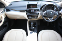 BMW X1 Sdrive18i ﾌｧｯｼｮﾆｽﾀ 限定車 真珠色 追従ACC ﾍﾞｰｼﾞｭ革 ｼｰﾄﾋｰﾀｰ 専用18AW Pｱｼｽﾄ ｺﾝﾌｫｰﾄP 電動ﾄﾗﾝｸ ｳｯﾄﾞﾊﾟﾈﾙ LEDﾍｯﾄﾞﾗｲﾄ HDDﾅﾋﾞBluetooth接続 ｽﾏｰﾄｷｰ ｽﾗｲﾃﾞｨﾝｸﾞﾘｱｼｰﾄ&ﾊﾞｯｸﾚｽﾄﾘﾘｰｽ 2年保証