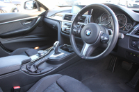 BMW 3シリーズ 320d Mｽﾎﾟｰﾂ 後期 新ｴﾝｼﾞﾝ ｻﾝﾙｰﾌ ｼｰﾄﾋｰﾀｰ ﾀｯﾁ画面HDDﾅﾋﾞMﾊﾟﾌｫｰﾏﾝｽﾌﾛﾝﾄｽﾎﾟｲﾗｰ ﾄﾗﾝｸｽﾎﾟｲﾗｰ LEDﾍｯﾄﾞﾗｲﾄ 追従ACC ﾚｰﾝﾁｪﾝｼﾞ警告 衝突軽減ﾌﾞﾚｰｷ 車線逸脱警告 歩行者警告 2年保証