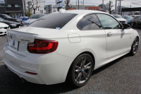 BMW 2シリーズ M235i ｸｰﾍﾟ1ｵｰﾅ Mﾊﾟﾌｫｰﾏﾝｽﾏﾌﾗｰ 3Dﾃﾞｻﾞｲﾝﾌﾛﾝﾄｽﾎﾟｲﾗｰ 直6ﾀｰﾎﾞ326馬力 可変Mｻｽ 専用ﾌﾞﾚｰｷ 18AW 衝突軽減ﾌﾞﾚｰｷ 車線逸脱警告 歩行者警告 ﾌﾞﾚｰｷ付ｸﾙｺﾝ Bｶﾒﾗ HDDﾅﾋﾞBluetooth接続 ｽﾏｰﾄｷｰ ﾊﾟﾄﾞﾙｼﾌﾄ 8速AT ECOPROﾓｰﾄﾞ2年保証