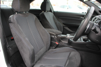 BMW 2シリーズ M240i ｸｰﾍﾟ後期 Mﾊﾟﾌｫｰﾏﾝｽｴｱﾛ仕様 ﾌﾛﾝﾄ&ｻｲﾄﾞｽﾎﾟｲﾗｰ ﾘｱﾃﾞｨﾌｭｰｻﾞｰ ｶｰﾎﾞﾝｲﾝﾃﾘｱ 直6ﾀｰﾎﾞ340馬力 可変Mｻｽ ｼﾞｪｯﾄﾌﾞﾗｯｸ18AW LEDﾍｯﾄﾞﾗｲﾄ&ﾃｰﾙ ﾀｯﾁﾊﾟﾈﾙ対応ﾅﾋﾞ新ﾙｰﾑﾐﾗｰ 追従ACC 衝突軽減ﾌﾞﾚｰｷ ｼｰﾄﾋｰﾀｰ 2年保証