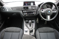 BMW 2シリーズ M240i ｸｰﾍﾟ後期 Mﾊﾟﾌｫｰﾏﾝｽｴｱﾛ仕様 ﾌﾛﾝﾄ&ｻｲﾄﾞｽﾎﾟｲﾗｰ ﾘｱﾃﾞｨﾌｭｰｻﾞｰ ｶｰﾎﾞﾝｲﾝﾃﾘｱ 直6ﾀｰﾎﾞ340馬力 可変Mｻｽ ｼﾞｪｯﾄﾌﾞﾗｯｸ18AW LEDﾍｯﾄﾞﾗｲﾄ&ﾃｰﾙ ﾀｯﾁﾊﾟﾈﾙ対応ﾅﾋﾞ新ﾙｰﾑﾐﾗｰ 追従ACC 衝突軽減ﾌﾞﾚｰｷ ｼｰﾄﾋｰﾀｰ 2年保証
