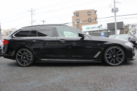 BMW 5シリーズ 530i ﾂｰﾘﾝｸﾞMｽﾎﾟｰﾂ ﾃﾞﾋﾞｭｰP 1ｵｰﾅ 252馬力 全ﾋｰﾀｰﾍﾞｰｼﾞｭ本革 ｿﾌﾄｸﾛｰｽﾞﾄﾞｱ HUD ｼﾞｪｽﾁｬｰC 追従ACC ｽﾃｱﾘﾝｸﾞｻﾎﾟｰﾄ ｵﾌﾟｼｮﾝ20AW LEDﾍｯﾄﾞﾗｲﾄ ｵｰﾄﾊｲﾋﾞｰﾑ ﾀｯﾁ画面HDDﾅﾋﾞTV 2年保証