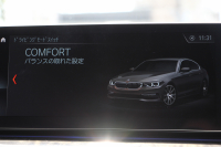 BMW 5シリーズ 530i Mｽﾎﾟｰﾂ 高出力 252馬力 3Dﾃﾞｻﾞｲﾝｴｱﾛ 液晶ﾒｰﾀｰ 全ﾋｰﾀｰ黒革 追従ACC HUD ｽﾃｱﾘﾝｸﾞｻﾎﾟｰﾄ ﾀｯﾁ画面ﾅﾋﾞTV 360度ﾊﾟﾉﾗﾏｶﾒﾗ ｱｸﾃｨﾌﾞPDC緊急ﾌﾞﾚｰｷ LEDﾍｯﾄﾞﾗｲﾄ ｵｰﾄﾊｲﾋﾞｰﾑ 電動ﾄﾗﾝｸ 2年保証