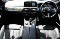 BMW 5シリーズ 530i Mｽﾎﾟｰﾂ 高出力 252馬力 3Dﾃﾞｻﾞｲﾝｴｱﾛ 液晶ﾒｰﾀｰ 全ﾋｰﾀｰ黒革 追従ACC HUD ｽﾃｱﾘﾝｸﾞｻﾎﾟｰﾄ ﾀｯﾁ画面ﾅﾋﾞTV 360度ﾊﾟﾉﾗﾏｶﾒﾗ ｱｸﾃｨﾌﾞPDC緊急ﾌﾞﾚｰｷ LEDﾍｯﾄﾞﾗｲﾄ ｵｰﾄﾊｲﾋﾞｰﾑ 電動ﾄﾗﾝｸ 2年保証