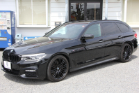 BMW 5シリーズ 523d ﾂｰﾘﾝｸﾞｴﾃﾞｨｼｮﾝﾐｯｼｮﾝｲﾝﾎﾟｯｼﾌﾞﾙ 特別仕様車 ﾅｲﾄﾌﾞﾙｰﾚｻﾞｰ HUD ﾊｰﾏﾝｶｰﾄﾞﾝ 追従ACC ｽﾃｱﾘﾝｸﾞｻﾎﾟｰﾄ ﾀｯﾁ画面HDDﾅﾋﾞTV LEDﾍｯﾄﾞﾗｲﾄ ｵｰﾄﾊｲﾋﾞｰﾑ 電動ﾘｱｹﾞｰﾄ 360度ｶﾒﾗ 全席ﾋｰﾀｰ ﾌﾞﾗｯｸ19AW 2年保証