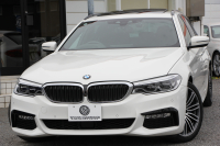 BMW 5シリーズ 530i ﾂｰﾘﾝｸﾞMｽﾎﾟｰﾂ ｾﾚｸﾄP 1ｵｰﾅ ﾊﾟﾉﾗﾏｻﾝR ﾊｰﾏﾝｶｰﾄﾞﾝ 4ｿﾞｰﾝAC 252馬力 全ﾋｰﾀｰ黒革 HUD 追従ACC ｽﾃｱﾘﾝｸﾞｻﾎﾟｰﾄ 液晶ﾒｰﾀｰ LEDﾍｯﾄﾞﾗｲﾄ ｵｰﾄﾊｲﾋﾞｰﾑ Pｱｼｽﾄﾌﾟﾗｽ ﾀｯﾁ画面ﾅﾋﾞ電動ﾄﾗﾝｸ 19AW Mｽﾎﾟｰﾂﾌﾞﾚｰｷ 2年保証