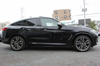 BMW X4 M40i 360馬力直6ﾀｰﾎﾞﾊﾟﾉﾗﾏｻﾝﾙｰﾌ 全席ﾋｰﾀｰ黒革 可変Mｻｽ 専用ﾃﾞﾌ 専用21AW ﾊｰﾏﾝｶｰﾄﾞﾝ 追従ACC HUD ｽﾃｱﾘﾝｸﾞｻﾎﾟｰﾄ ﾀｯﾁ画面HDDﾅﾋﾞTV 360度ﾊﾟﾉﾗﾏｶﾒﾗ PDC緊急ﾌﾞﾚｰｷ 2年保証