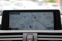 BMW 2シリーズ M235i ｸｰﾍﾟ6速MT 直6ﾀｰﾎﾞ326馬力 真珠色 ｱﾀﾞﾌﾟﾃｨﾌﾞMｻｽ ﾋｰﾀｰ黒革 ﾌﾙｾｸﾞTV ﾊｰﾏﾝｶｰﾄﾞﾝ 衝突軽減ﾌﾞﾚｰｷ 車線逸脱警告 歩行者警告 ﾌﾞﾚｰｷ付ｸﾙｺﾝ HDDﾅﾋﾞBｶﾒﾗ ｽﾏｰﾄｷｰ BT接続 18AW 専用ｴｱﾛ 専用ﾌﾞﾚｰｷ ｳｯﾄﾞﾊﾟﾈﾙ 2年保証