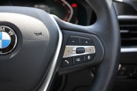 BMW 3シリーズ 320i ﾋﾟｭｱｴﾚｶﾞﾝｽ 首都圏100台限定車 ﾋｰﾀｰ付ﾓｶﾚｻﾞｰ ﾌﾟﾗｽP ｺﾝﾌｫｰﾄP ｽﾃｱﾘﾝｸﾞｻﾎﾟｰﾄ 追従ACC BMWﾗｲﾌﾞｺｯｸﾋﾟｯﾄﾞ第7世代ﾀｯﾁﾊﾟﾈﾙ対応ﾅﾋﾞ360度ｶﾒﾗ 置くだけ充電 LEDﾍｯﾄﾞﾗｲﾄ 電動ﾄﾗﾝｸ 2年保証