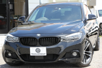 BMW 3シリーズ 320i ｸﾞﾗﾝﾂｰﾘｽﾓ Mｽﾎﾟｰﾂ 後期LCI 新ｴﾝｼﾞﾝ ﾋｰﾀｰ黒革 LEDﾍｯﾄﾞﾗｲﾄ&ﾃｰﾙ 追従ACC ﾚｰﾝﾁｪﾝｼﾞ警告 衝突軽減ﾌﾞﾚｰｷ 車線逸脱警告 歩行者警告 HDDﾅﾋﾞTOPﾋﾞｭｰｶﾒﾗ ｻｲﾄﾞﾋﾞｭｰｶﾒﾗ 電動ﾄﾗﾝｸ ｽﾏｰﾄｷｰ 2年保証