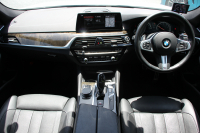 BMW 5シリーズ 530i Mｽﾎﾟｰﾂ ｺﾝﾌｫｰﾄP 高出力 252馬力 全ﾋｰﾀｰ黒革 ﾏｯｻｰｼﾞｱｸﾃｨﾌﾞﾍﾞﾝﾁﾚｰｼｮﾝ ｺﾝﾌｫｰﾄｼｰﾄ 追従ACC ｽﾃｱﾘﾝｸﾞｻﾎﾟｰﾄ LEDﾍｯﾄﾞﾗｲﾄ ｵｰﾄﾊｲﾋﾞｰﾑ ﾀｯﾁ画面ﾅﾋﾞTV 360度ﾊﾟﾉﾗﾏｶﾒﾗ 電動ﾄﾗﾝｸ 前後ｴｱﾛ ﾌﾞﾗｯｸ19AW 2年保証