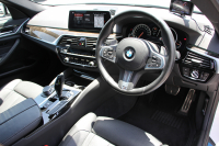 BMW 5シリーズ 530i Mｽﾎﾟｰﾂ ｺﾝﾌｫｰﾄP 高出力 252馬力 全ﾋｰﾀｰ黒革 ﾏｯｻｰｼﾞｱｸﾃｨﾌﾞﾍﾞﾝﾁﾚｰｼｮﾝ ｺﾝﾌｫｰﾄｼｰﾄ 追従ACC ｽﾃｱﾘﾝｸﾞｻﾎﾟｰﾄ LEDﾍｯﾄﾞﾗｲﾄ ｵｰﾄﾊｲﾋﾞｰﾑ ﾀｯﾁ画面ﾅﾋﾞTV 360度ﾊﾟﾉﾗﾏｶﾒﾗ 電動ﾄﾗﾝｸ 前後ｴｱﾛ ﾌﾞﾗｯｸ19AW 2年保証