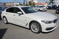 BMW 5シリーズ 530i ﾗｸﾞｼﾞｭｱﾘｰ ﾃﾞﾋﾞｭｰP 真珠色 ｷｬﾝﾍﾞﾗﾍﾞｰｼﾞｭ革 HUD ｿﾌﾄｸﾛｰｽﾞﾄﾞｱ ｼﾞｪｽﾁｬｰC 全ﾋｰﾀｰ 追従ACC ｽﾃｱﾘﾝｸﾞｻﾎﾟｰﾄ ﾀｯﾁ画面HDDﾅﾋﾞTV 360度ｶﾒﾗ LEDﾍｯﾄﾞﾗｲﾄ 電動ﾄﾗﾝｸ 2年保証