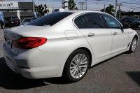 BMW 5シリーズ 530i ﾗｸﾞｼﾞｭｱﾘｰ ﾃﾞﾋﾞｭｰP 真珠色 ｷｬﾝﾍﾞﾗﾍﾞｰｼﾞｭ革 HUD ｿﾌﾄｸﾛｰｽﾞﾄﾞｱ ｼﾞｪｽﾁｬｰC 全ﾋｰﾀｰ 追従ACC ｽﾃｱﾘﾝｸﾞｻﾎﾟｰﾄ ﾀｯﾁ画面HDDﾅﾋﾞTV 360度ｶﾒﾗ LEDﾍｯﾄﾞﾗｲﾄ 電動ﾄﾗﾝｸ 2年保証