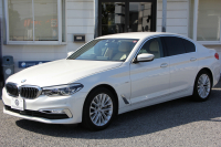 BMW 5シリーズ 530i ﾗｸﾞｼﾞｭｱﾘｰ ﾃﾞﾋﾞｭｰP 真珠色 ｷｬﾝﾍﾞﾗﾍﾞｰｼﾞｭ革 HUD ｿﾌﾄｸﾛｰｽﾞﾄﾞｱ ｼﾞｪｽﾁｬｰC 全ﾋｰﾀｰ 追従ACC ｽﾃｱﾘﾝｸﾞｻﾎﾟｰﾄ ﾀｯﾁ画面HDDﾅﾋﾞTV 360度ｶﾒﾗ LEDﾍｯﾄﾞﾗｲﾄ 電動ﾄﾗﾝｸ 2年保証