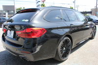 BMW 5シリーズ 530i ﾂｰﾘﾝｸﾞﾌﾞﾗｯｸｱｳﾄ 特別仕様車 1ｵｰﾅ 高出力 ﾅｲﾄﾌﾞﾙｰﾚｻﾞｰ 可変ｻｽ HUD ﾊｰﾏﾝｶｰﾄﾞﾝ 追従ACC ｽﾃｱﾘﾝｸﾞｻﾎﾟｰﾄ ﾀｯﾁ画面HDDﾅﾋﾞTV LEDﾍｯﾄﾞﾗｲﾄ ｵｰﾄﾊｲﾋﾞｰﾑ 電動ﾘｱｹﾞｰﾄ 360度ｶﾒﾗ 全席ﾋｰﾀｰ ﾌﾞﾗｯｸ19AW 2年保証