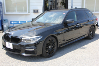 BMW 5シリーズ 530i ﾂｰﾘﾝｸﾞﾌﾞﾗｯｸｱｳﾄ 特別仕様車 1ｵｰﾅ 高出力 ﾅｲﾄﾌﾞﾙｰﾚｻﾞｰ 可変ｻｽ HUD ﾊｰﾏﾝｶｰﾄﾞﾝ 追従ACC ｽﾃｱﾘﾝｸﾞｻﾎﾟｰﾄ ﾀｯﾁ画面HDDﾅﾋﾞTV LEDﾍｯﾄﾞﾗｲﾄ ｵｰﾄﾊｲﾋﾞｰﾑ 電動ﾘｱｹﾞｰﾄ 360度ｶﾒﾗ 全席ﾋｰﾀｰ ﾌﾞﾗｯｸ19AW 2年保証