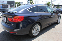 BMW 3シリーズ 320i ｸﾞﾗﾝﾂｰﾘｽﾓ ﾗｸﾞｼﾞｭｱﾘｰ 1ｵｰﾅ 追従ACC ﾋｰﾀｰ茶革 衝突軽減ﾌﾞﾚｰｷ 車線逸脱警告 歩行者警告 ﾀｯﾁﾊﾟｯﾄﾞ対応iﾄﾞﾗｲﾌﾞHDDﾅﾋﾞBｶﾒﾗ 電動ﾄﾗﾝｸ ｽﾏｰﾄｷｰ Bluetooth接続 ｸﾛｰﾑﾗｲﾝｴｸｽﾃﾘｱ 2年保証