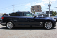 BMW 3シリーズ 320i ｸﾞﾗﾝﾂｰﾘｽﾓ ﾗｸﾞｼﾞｭｱﾘｰ 1ｵｰﾅ 追従ACC ﾋｰﾀｰ茶革 衝突軽減ﾌﾞﾚｰｷ 車線逸脱警告 歩行者警告 ﾀｯﾁﾊﾟｯﾄﾞ対応iﾄﾞﾗｲﾌﾞHDDﾅﾋﾞBｶﾒﾗ 電動ﾄﾗﾝｸ ｽﾏｰﾄｷｰ Bluetooth接続 ｸﾛｰﾑﾗｲﾝｴｸｽﾃﾘｱ 2年保証