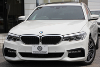 BMW 5シリーズ 530i ﾂｰﾘﾝｸﾞMｽﾎﾟｰﾂ 高出力 252馬力 ﾊﾟﾉﾗﾏｻﾝﾙｰﾌ 全ﾋｰﾀｰ黒革 HUD ﾜｲﾔﾚｽ充電 ｼﾞｪｽﾁｬｰC 追従ACC ｽﾃｱﾘﾝｸﾞｻﾎﾟｰﾄ ﾀｯﾁ画面HDDﾅﾋﾞTV 360度ｶﾒﾗ 電動ﾄﾗﾝｸ LEDﾍｯﾄﾞﾗｲﾄ 2年保証