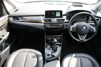 BMW 2シリーズ 218d ｸﾞﾗﾝﾂｱﾗｰ ﾗｸﾞｼﾞｭｱﾘｰ 3列7人乗 追従ACC HUD 変更後ﾀｯﾁ画面ﾅﾋﾞﾋｰﾀｰ黒革 LEDﾍｯﾄﾞﾗｲﾄ ｺﾝﾌｫｰﾄP 電動ﾘｱｹﾞｰﾄ ｽﾏｰﾄｷｰ 衝突軽減ﾌﾞﾚｰｷ 車線逸脱警告 歩行者警告 Pｱｼｽﾄ 2年保証
