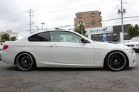 BMW 3シリーズ 335i ｸｰﾍﾟMｽﾎﾟｰﾂ☆期間限定掲載☆最終ﾓﾃﾞﾙ ｻﾝﾙｰﾌ ﾋｰﾀｰ黒革 真珠色 N55B30Aｴﾝｼﾞﾝ 7速DCT 直6ﾀｰﾎﾞ306馬力 ｱﾄﾞﾊﾞﾝﾚｰｼﾝｸﾞ19AW iﾄﾞﾗｲﾌﾞHDDﾅﾋﾞﾌﾙｾｸﾞTV ﾊﾟﾄﾞﾙｼﾌﾄ ｽﾏｰﾄｷｰ ｸﾙｺﾝ 専用ｴｱﾛ MPerformanceﾘｱﾃﾞｨﾌｭｰｻﾞｰ 2年保証