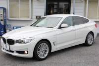 BMW 3シリーズ 320i ｸﾞﾗﾝﾂｰﾘｽﾓ ﾗｸﾞｼﾞｭｱﾘｰ☆期間限定掲載☆追従ACC ﾋｰﾀｰ茶革 衝突軽減ﾌﾞﾚｰｷ 車線逸脱警告 歩行者警告 ﾌﾙｾｸﾞTV ﾀｯﾁﾊﾟｯﾄﾞ対応iﾄﾞﾗｲﾌﾞHDDﾅﾋﾞBｶﾒﾗ 電動ﾄﾗﾝｸ ｽﾏｰﾄｷｰ Bluetooth接続 ｸﾛｰﾑﾗｲﾝｴｸｽﾃﾘｱ 2年保証