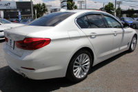 BMW 5シリーズ 523d ﾗｸﾞｼﾞｭｱﾘｰ ｺﾝﾌｫｰﾄP 1ｵｰﾅ 真珠色 変更後新ﾒｰﾀｰ 全ﾋｰﾀｰ黒革 ﾍﾞﾝﾁﾚｰｼｮﾝ&ﾏｯｻｰｼﾞ付ｺﾝﾌｫｰﾄｼｰﾄ ｿﾌﾄｸﾛｰｽﾞﾄﾞｱ HUD 追従ACC ｽﾃｱﾘﾝｸﾞｻﾎﾟｰﾄ ﾀｯﾁ画面対応ﾅﾋﾞTV 360度ｶﾒﾗ LEDﾍｯﾄﾞﾗｲﾄ PDC緊急ﾌﾞﾚｰｷ 2年保証