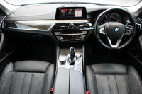 BMW 5シリーズ 523d ﾗｸﾞｼﾞｭｱﾘｰ ｺﾝﾌｫｰﾄP 1ｵｰﾅ 真珠色 変更後新ﾒｰﾀｰ 全ﾋｰﾀｰ黒革 ﾍﾞﾝﾁﾚｰｼｮﾝ&ﾏｯｻｰｼﾞ付ｺﾝﾌｫｰﾄｼｰﾄ ｿﾌﾄｸﾛｰｽﾞﾄﾞｱ HUD 追従ACC ｽﾃｱﾘﾝｸﾞｻﾎﾟｰﾄ ﾀｯﾁ画面対応ﾅﾋﾞTV 360度ｶﾒﾗ LEDﾍｯﾄﾞﾗｲﾄ PDC緊急ﾌﾞﾚｰｷ 2年保証