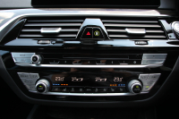 BMW 5シリーズ 523d ﾗｸﾞｼﾞｭｱﾘｰ ｺﾝﾌｫｰﾄP 1ｵｰﾅ 真珠色 変更後新ﾒｰﾀｰ 全ﾋｰﾀｰ黒革 ﾍﾞﾝﾁﾚｰｼｮﾝ&ﾏｯｻｰｼﾞ付ｺﾝﾌｫｰﾄｼｰﾄ ｿﾌﾄｸﾛｰｽﾞﾄﾞｱ HUD 追従ACC ｽﾃｱﾘﾝｸﾞｻﾎﾟｰﾄ ﾀｯﾁ画面対応ﾅﾋﾞTV 360度ｶﾒﾗ LEDﾍｯﾄﾞﾗｲﾄ PDC緊急ﾌﾞﾚｰｷ 2年保証