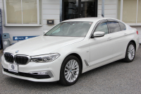 BMW 5シリーズ 530i ﾗｸﾞｼﾞｭｱﾘｰ 真珠色 高出力 252馬力 全ﾋｰﾀｰ黒革 追従ACC ｽﾃｱﾘﾝｸﾞｻﾎﾟｰﾄ ﾌﾙｾｸﾞTV ﾀｯﾁ画面HDDﾅﾋﾞTV 360度ｶﾒﾗ LEDﾍｯﾄﾞﾗｲﾄ ｵｰﾄﾊｲﾋﾞｰﾑ ｱﾝﾋﾞｴﾝﾄﾗｲﾄ ｽﾏｰﾄｷｰ PDC緊急ﾌﾞﾚｰｷ 2年保証