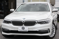 BMW 5シリーズ 530i ﾗｸﾞｼﾞｭｱﾘｰ 真珠色 高出力 252馬力 全ﾋｰﾀｰ黒革 追従ACC ｽﾃｱﾘﾝｸﾞｻﾎﾟｰﾄ ﾌﾙｾｸﾞTV ﾀｯﾁ画面HDDﾅﾋﾞTV 360度ｶﾒﾗ LEDﾍｯﾄﾞﾗｲﾄ ｵｰﾄﾊｲﾋﾞｰﾑ ｱﾝﾋﾞｴﾝﾄﾗｲﾄ ｽﾏｰﾄｷｰ PDC緊急ﾌﾞﾚｰｷ 2年保証