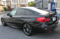 BMW 3シリーズ 320i ｸﾞﾗﾝﾂｰﾘｽﾓ Mｽﾎﾟｰﾂ 後期LCI 新ｴﾝｼﾞﾝ ﾋｰﾀｰ黒革 LEDﾍｯﾄﾞﾗｲﾄ&ﾃｰﾙ 追従ACC ﾚｰﾝﾁｪﾝｼﾞ警告 衝突軽減ﾌﾞﾚｰｷ 車線逸脱警告 歩行者警告 HDDﾅﾋﾞTOPﾋﾞｭｰｶﾒﾗ ｻｲﾄﾞﾋﾞｭｰｶﾒﾗ 電動ﾄﾗﾝｸ ｽﾏｰﾄｷｰ 2年保証