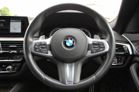 BMW 5シリーズ 530i Mｽﾎﾟｰﾂ 高出力 252馬力 ｻﾝﾙｰﾌ 全ﾋｰﾀｰ黒革 追従ACC ｽﾃｱﾘﾝｸﾞｻﾎﾟｰﾄ LEDﾍｯﾄﾞﾗｲﾄ ｵｰﾄﾊｲﾋﾞｰﾑ ﾀｯﾁ画面HDDﾅﾋﾞTV 360度ｶﾒﾗ 電動ﾄﾗﾝｸ 19AW Mｽﾎﾟｰﾂﾌﾞﾚｰｷ PDC緊急ﾌﾞﾚｰｷ 2年保証