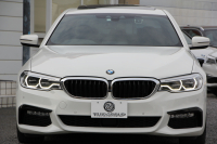 BMW 5シリーズ 530i Mｽﾎﾟｰﾂ 高出力 252馬力 ｻﾝﾙｰﾌ 全ﾋｰﾀｰ黒革 追従ACC ｽﾃｱﾘﾝｸﾞｻﾎﾟｰﾄ LEDﾍｯﾄﾞﾗｲﾄ ｵｰﾄﾊｲﾋﾞｰﾑ ﾀｯﾁ画面HDDﾅﾋﾞTV 360度ｶﾒﾗ 電動ﾄﾗﾝｸ 19AW Mｽﾎﾟｰﾂﾌﾞﾚｰｷ PDC緊急ﾌﾞﾚｰｷ 2年保証