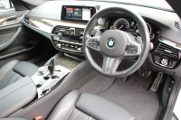 BMW 5シリーズ 530i Mｽﾎﾟｰﾂ 高出力 252馬力 ｻﾝﾙｰﾌ 全ﾋｰﾀｰ黒革 追従ACC ｽﾃｱﾘﾝｸﾞｻﾎﾟｰﾄ LEDﾍｯﾄﾞﾗｲﾄ ｵｰﾄﾊｲﾋﾞｰﾑ ﾀｯﾁ画面HDDﾅﾋﾞTV 360度ｶﾒﾗ 電動ﾄﾗﾝｸ 19AW Mｽﾎﾟｰﾂﾌﾞﾚｰｷ PDC緊急ﾌﾞﾚｰｷ 2年保証