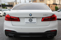 BMW 5シリーズ 530i Mｽﾎﾟｰﾂ 高出力 252馬力 ｻﾝﾙｰﾌ 全ﾋｰﾀｰ黒革 追従ACC ｽﾃｱﾘﾝｸﾞｻﾎﾟｰﾄ LEDﾍｯﾄﾞﾗｲﾄ ｵｰﾄﾊｲﾋﾞｰﾑ ﾀｯﾁ画面HDDﾅﾋﾞTV 360度ｶﾒﾗ 電動ﾄﾗﾝｸ 19AW Mｽﾎﾟｰﾂﾌﾞﾚｰｷ PDC緊急ﾌﾞﾚｰｷ 2年保証