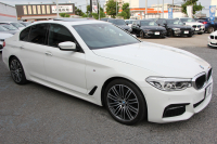 BMW 5シリーズ 530i Mｽﾎﾟｰﾂ 高出力 252馬力 ｻﾝﾙｰﾌ 全ﾋｰﾀｰ黒革 追従ACC ｽﾃｱﾘﾝｸﾞｻﾎﾟｰﾄ LEDﾍｯﾄﾞﾗｲﾄ ｵｰﾄﾊｲﾋﾞｰﾑ ﾀｯﾁ画面HDDﾅﾋﾞTV 360度ｶﾒﾗ 電動ﾄﾗﾝｸ 19AW Mｽﾎﾟｰﾂﾌﾞﾚｰｷ PDC緊急ﾌﾞﾚｰｷ 2年保証