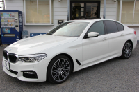 BMW 5シリーズ 530i Mｽﾎﾟｰﾂ 高出力 252馬力 ｻﾝﾙｰﾌ 全ﾋｰﾀｰ黒革 追従ACC ｽﾃｱﾘﾝｸﾞｻﾎﾟｰﾄ LEDﾍｯﾄﾞﾗｲﾄ ｵｰﾄﾊｲﾋﾞｰﾑ ﾀｯﾁ画面HDDﾅﾋﾞTV 360度ｶﾒﾗ 電動ﾄﾗﾝｸ 19AW Mｽﾎﾟｰﾂﾌﾞﾚｰｷ PDC緊急ﾌﾞﾚｰｷ 2年保証
