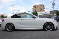 BMW 2シリーズ M235i ｸｰﾍﾟ直6ﾀｰﾎﾞ326馬力 Mﾊﾟﾌｫｰﾏﾝｽｴｱﾛ ｱﾄﾞﾊﾞﾝﾚｰｼﾝｸﾞ鍛造19AW ｱﾀﾞﾌﾟﾃｨﾌﾞMｻｽ ﾌﾙｾｸﾞTV Bｶﾒﾗ&ﾘｱPDC 衝突軽減ﾌﾞﾚｰｷ 車線逸脱警告 歩行者警告 ﾌﾞﾚｰｷ付ｸﾙｺﾝ ﾊﾟﾄﾞﾙｼﾌﾄ 8速AT ﾀｯﾁﾊﾟｯﾄﾞ対応HDDﾅﾋﾞ2年保証